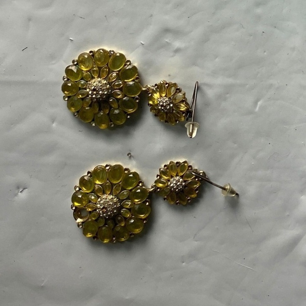 Gold Tone Daisy Flower Dangle Earrings Green Rhinestone Women Jewelry